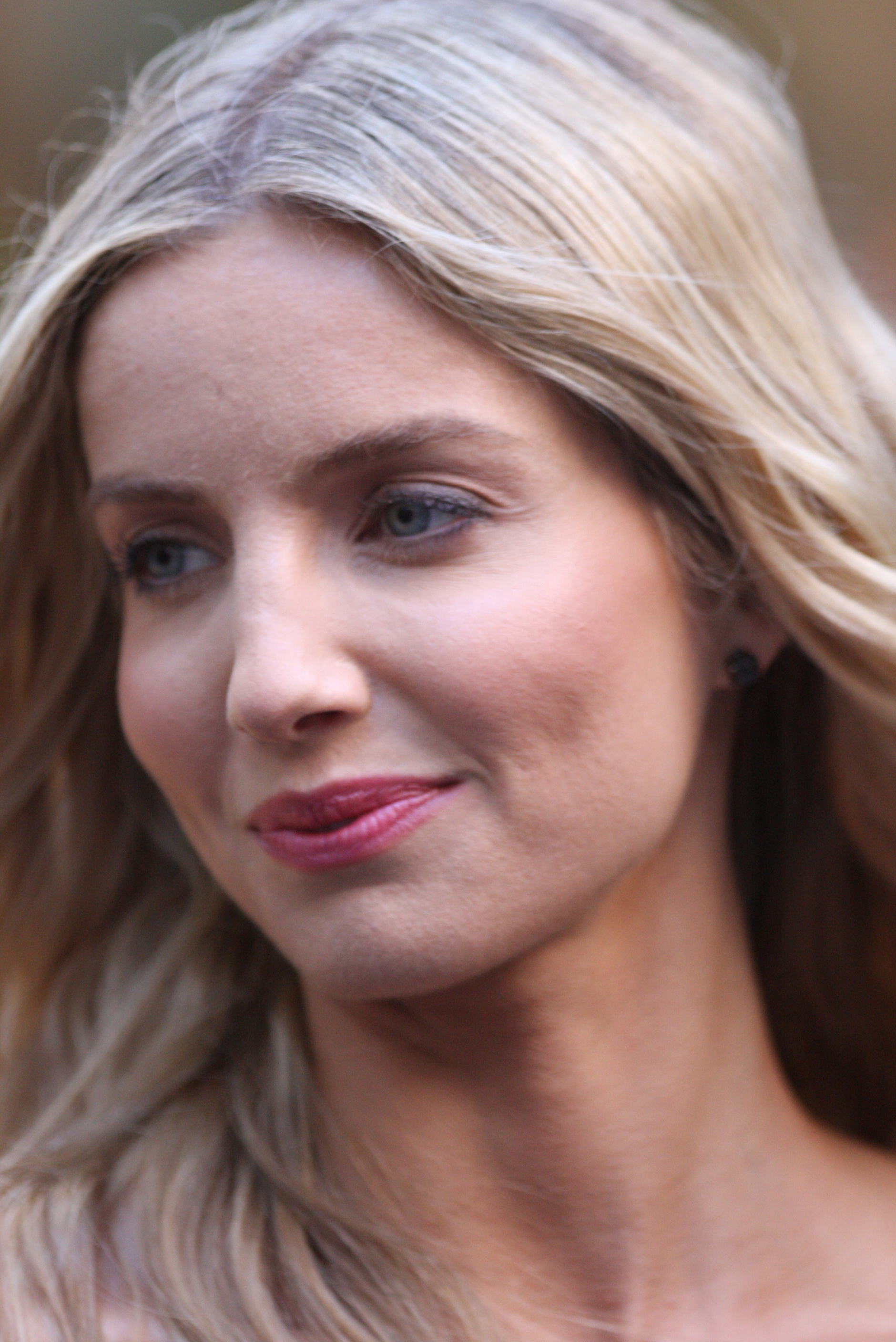 Annabelle Wallis photo