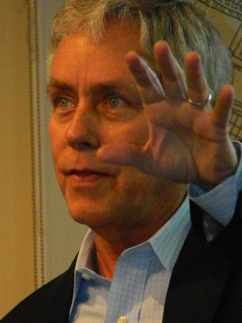 Carl Hiaasen photo
