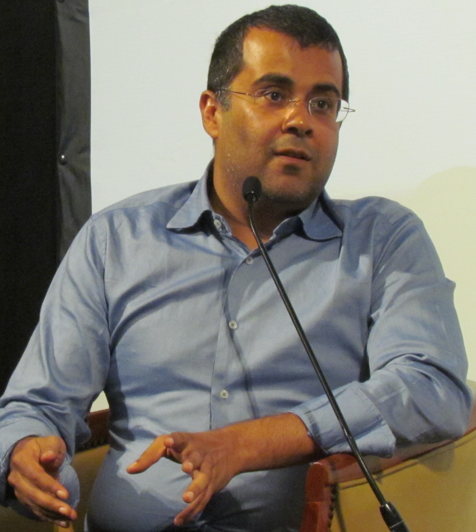 Chetan Bhagat photo