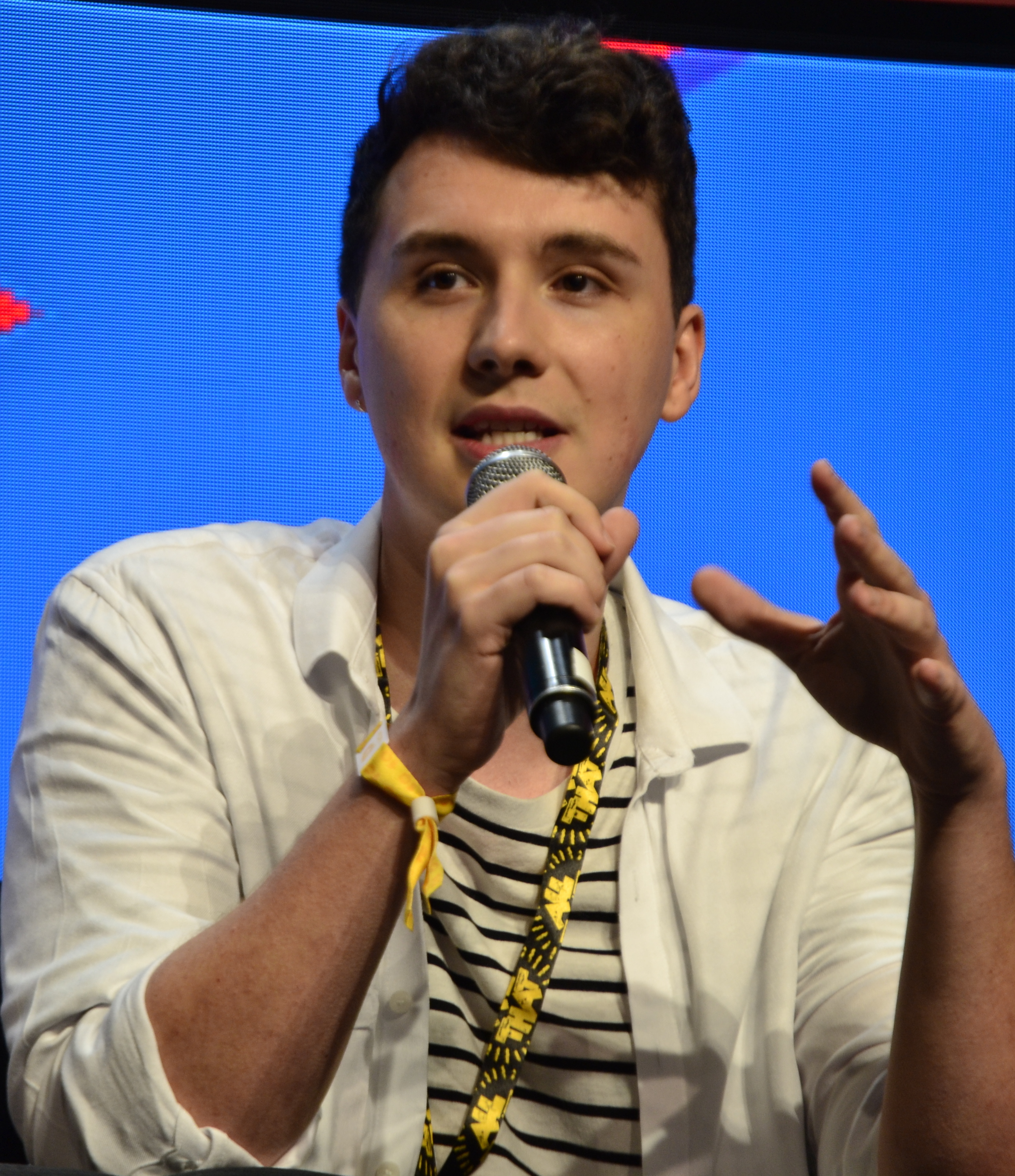 Dan Howell photo