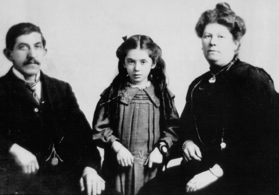Eva Miriam Hart photo
