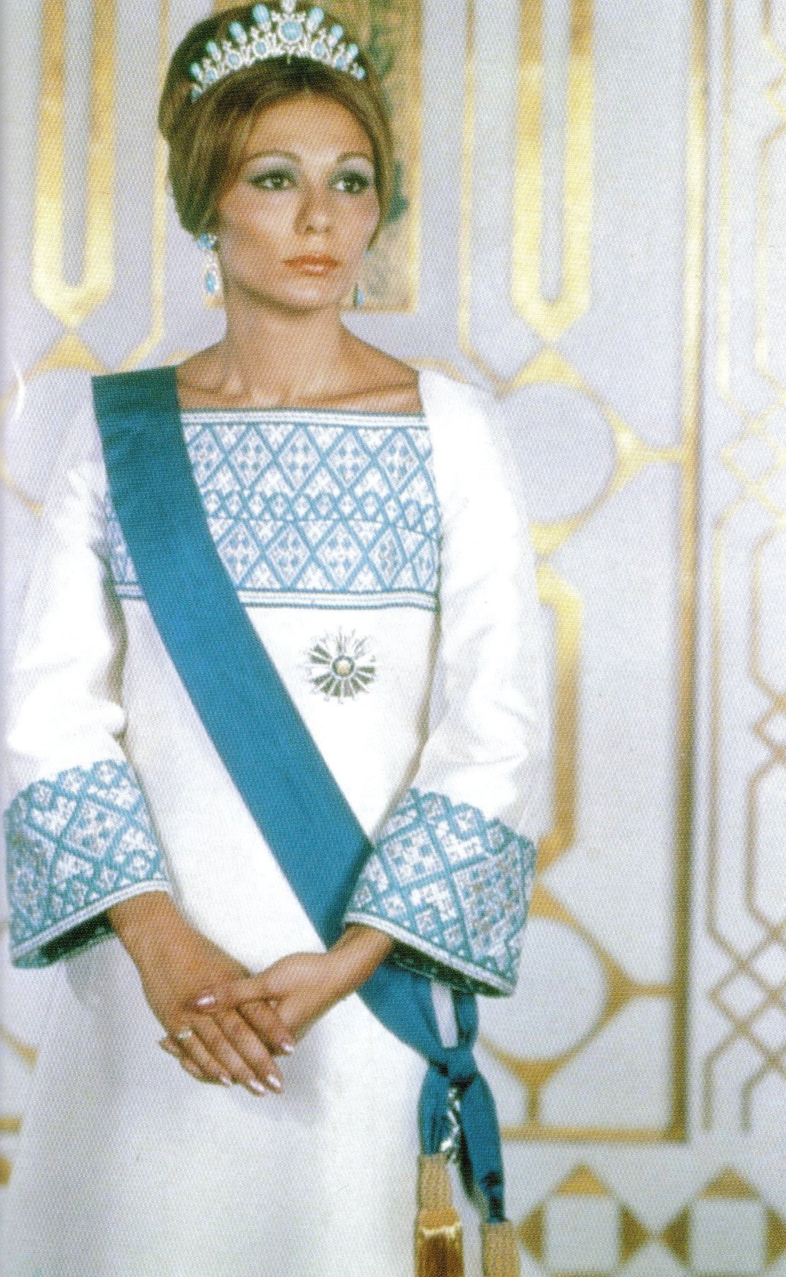 Farah Pahlavi photo