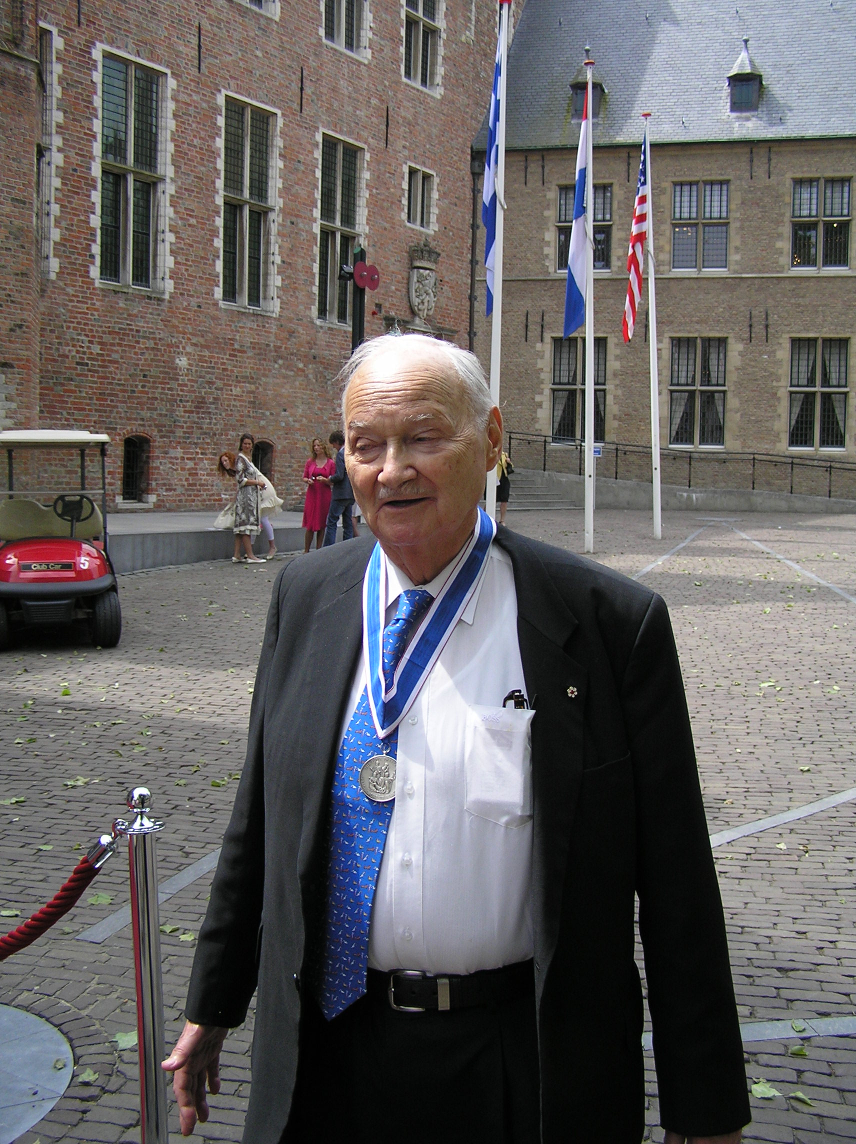 Maurice Strong photo