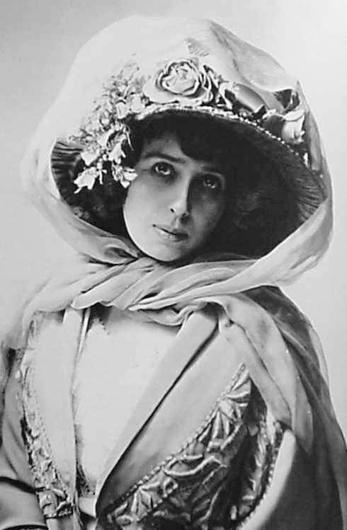 Mistinguett photo