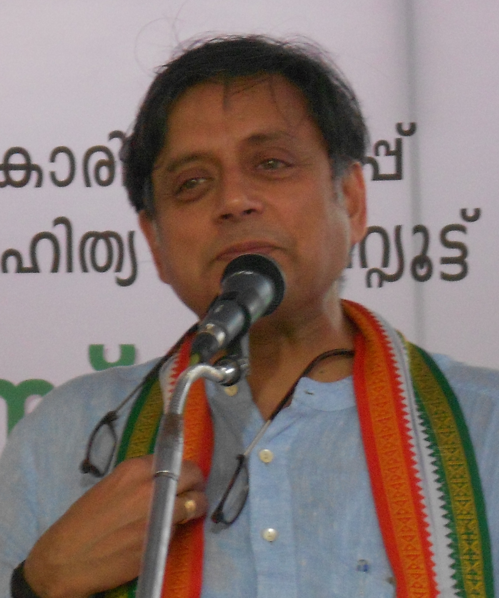 Shashi Tharoor photo