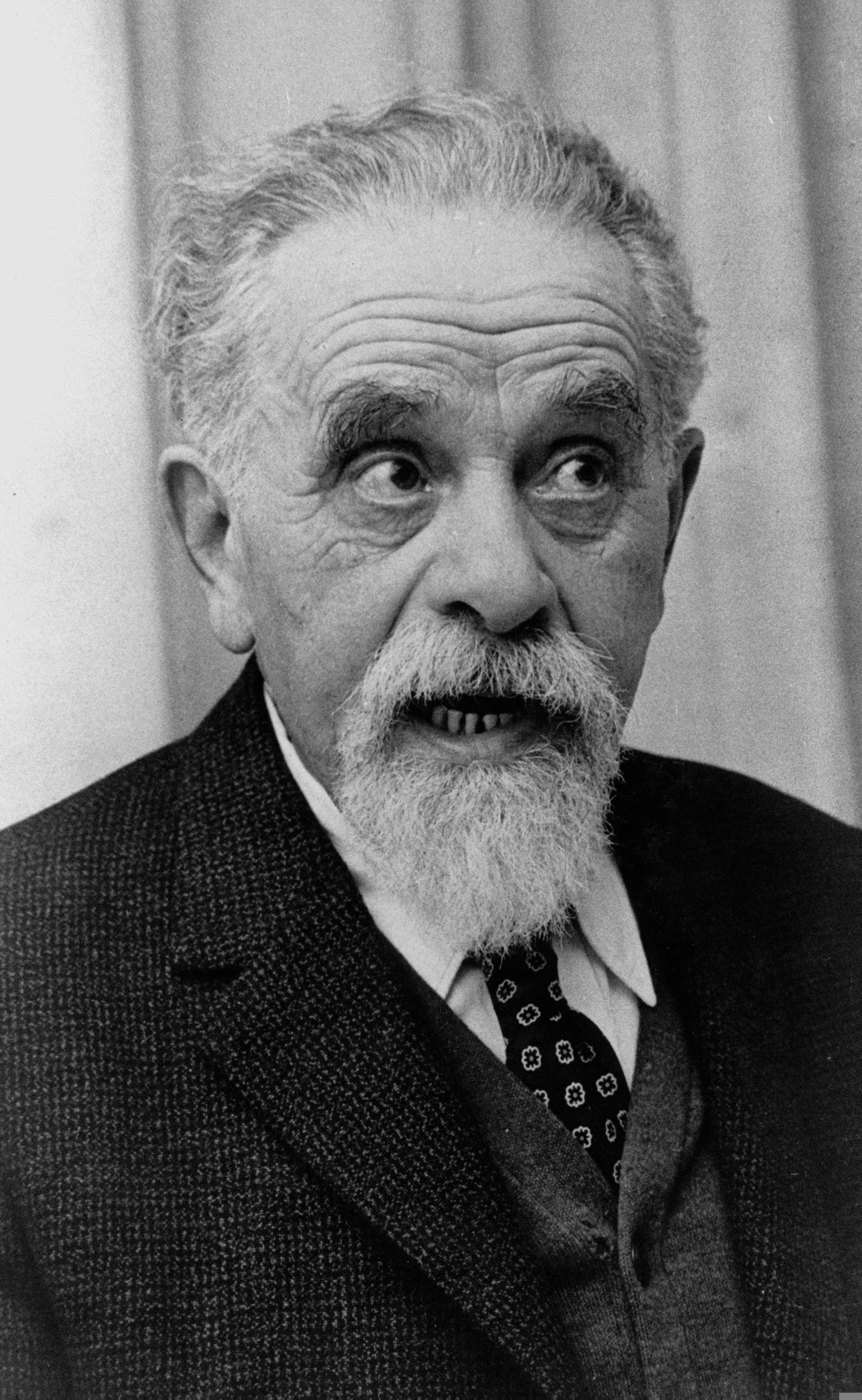 Yitzhak Gruenbaum photo